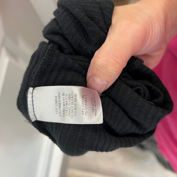 Black Ribbed Mock Neck Cutout Back Long Sleeve Romper‎ - Picture 6 of 7